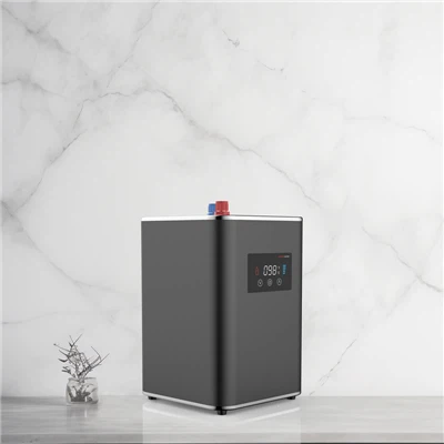 使用場所に設置する瞬間給湯器を使用する利点は何ですか?